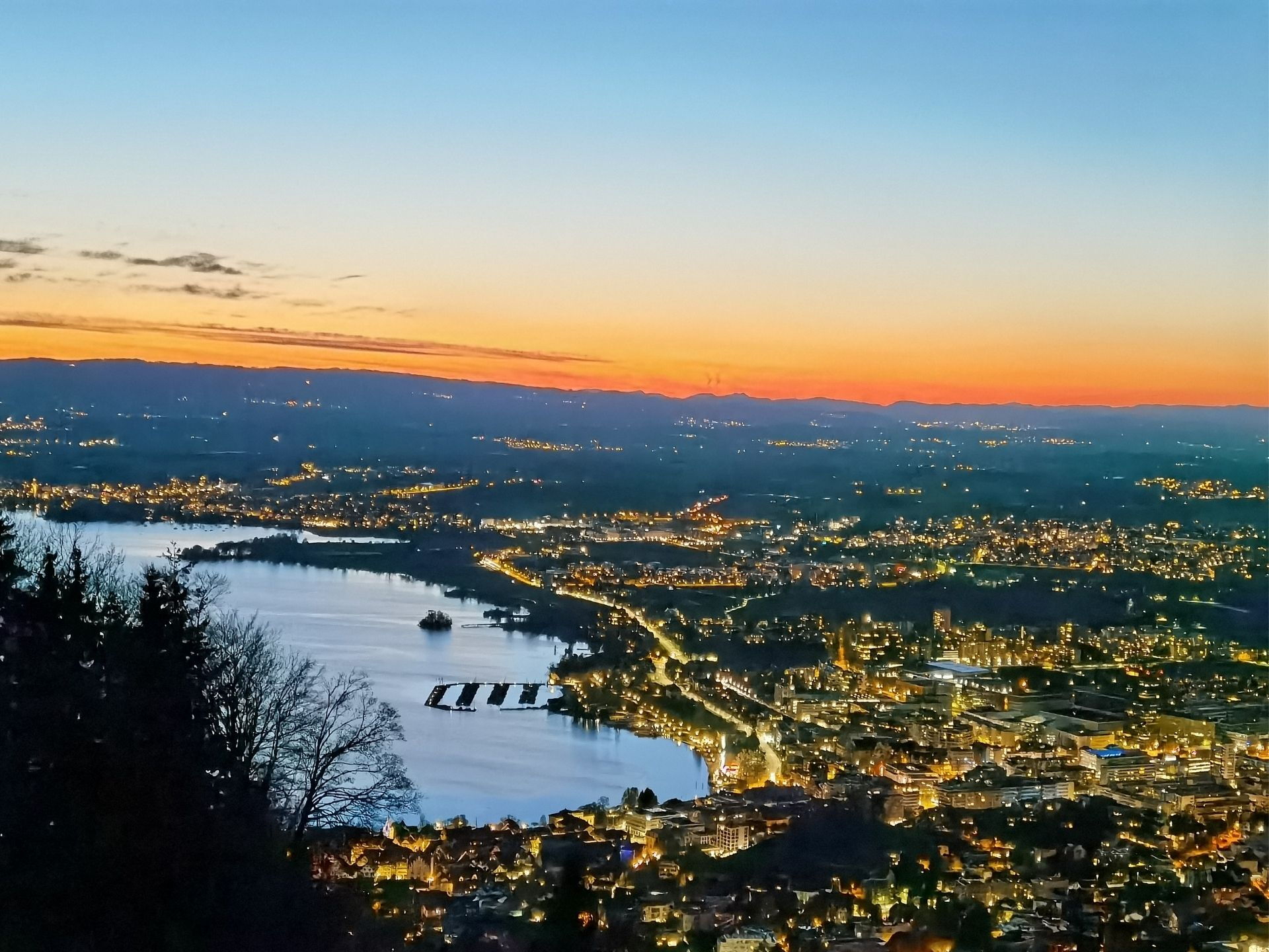 Zug bei night - Titelbild WATTELSE AG