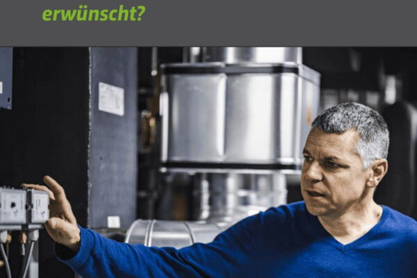 WATTELSE Mitarbeiter inspiziert technische Gerätschaften